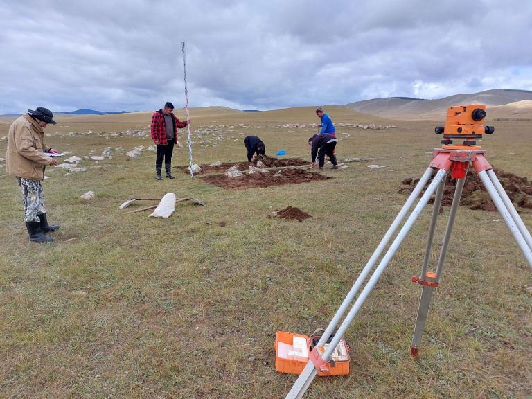 Монгольская экспедиция археологов
