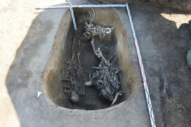 Древний памятник Чумыш-Перекат