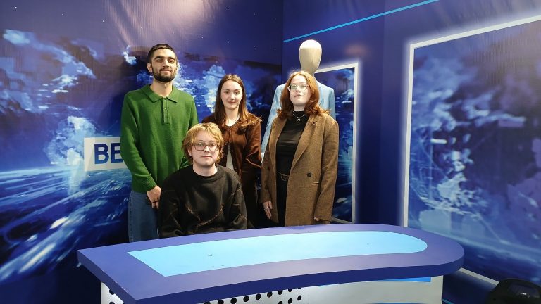 На открытии выставки «Одно сплошное телевидение»